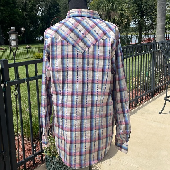 Wrangler Pearl Snap Western Pink Blue and White - Picture 2 of 6